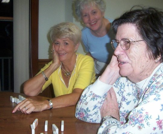Caswell - Playing Dominos.jpg 46.6K